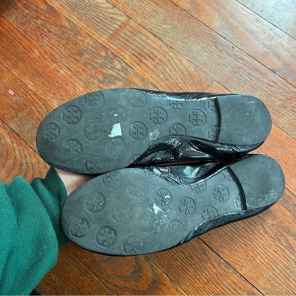 Classic Tory Burch black patent leather flats - Picture 2 of 3